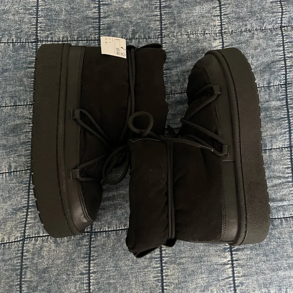 H&M Laced Padded Boots - Picture 5 of 5